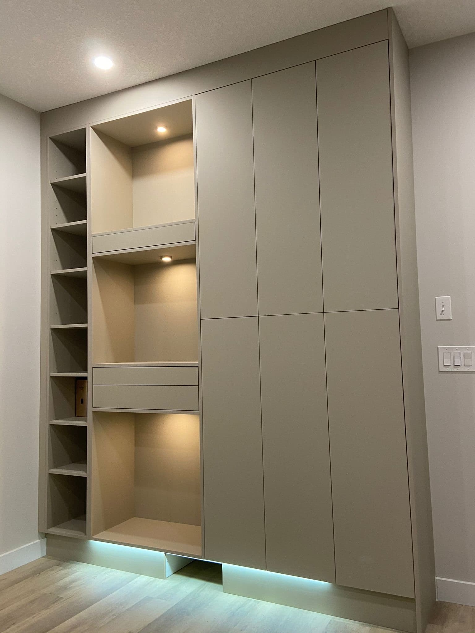 Custom white shaker kitchen cabinets with subway tile backsplash by YYC Cabinets Calgary